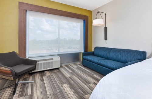 Grand Rapids Hotel | Holiday Inn Express & Suites Grand Rapids Airport - South by IHG