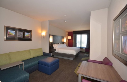 South Oklahoma City Hotel | Holiday Inn Express & Suites Oklahoma City Mid - Arpt Area by IHG