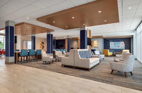 Bucyrus Hotel | Holiday Inn Express & Suites Overland Park South by IHG