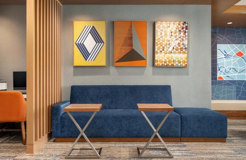Bucyrus Hotel | Holiday Inn Express & Suites Overland Park South by IHG
