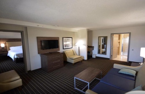 Hazlet Hotel | Holiday Inn Hazlet by IHG
