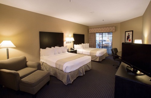 Lake Elmo Hotel | Holiday Inn Hotel & Suites St. Paul NE - Lake Elmo by IHG