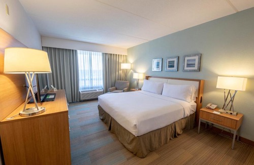 Manahawkin Hotel | Holiday Inn Manahawkin/Long Beach Island by IHG