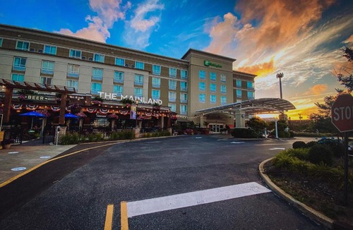 Manahawkin Hotel | Holiday Inn Manahawkin/Long Beach Island by IHG