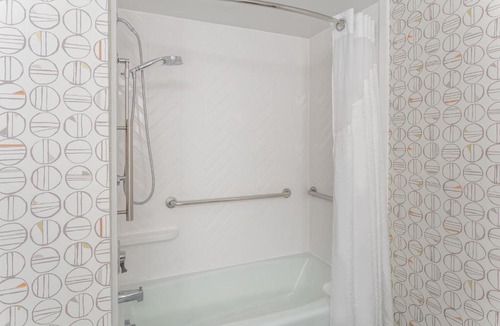 Rockford Hotel | Holiday Inn Rockford I-90&Rt 20 State St by IHG