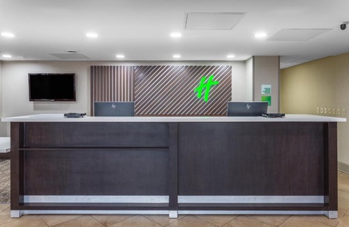 Rockford Hotel | Holiday Inn Rockford I-90&Rt 20 State St by IHG