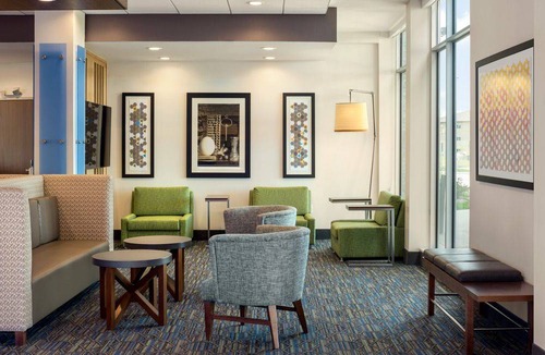 West Des Moines Hotel | Holiday Inn Express & Suites - West Des Moines - Jordan Creek, an IHG Hotel