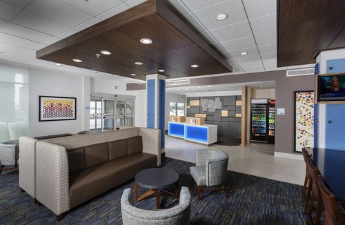 West Des Moines Hotel | Holiday Inn Express & Suites - West Des Moines - Jordan Creek, an IHG Hotel