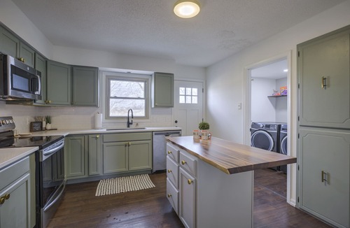 Millard House | HOMaha@Walnut Grove-full home w/playroom!