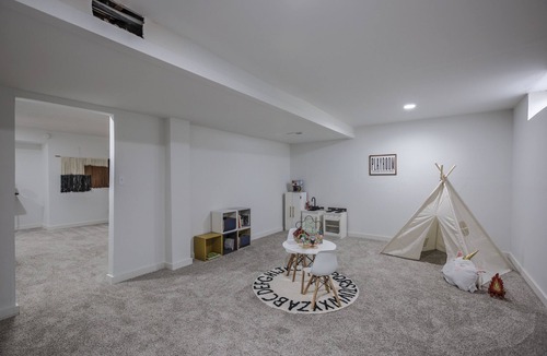 Millard House | HOMaha@Walnut Grove-full home w/playroom!