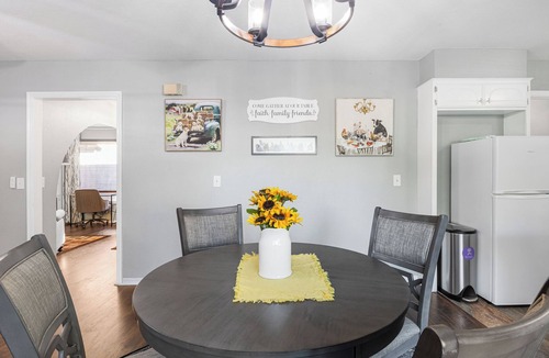 Shawnee House | Home away from home in Shawnee, 3 bed, 2 bath and full of charm!