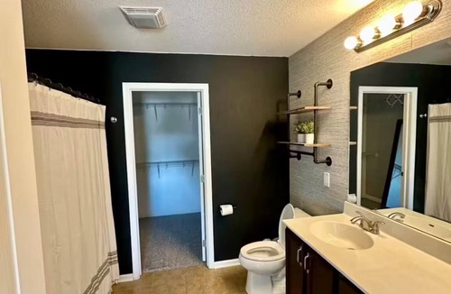 West Des Moines House | Home-away-from-home, Entire home in West Des Moines, Iowa