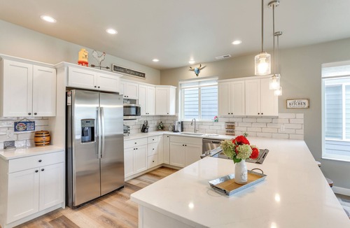 Spearfish Cottage | Home Base for Final Rally Weekend w/Heated Garage