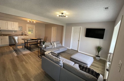 Hubert House | Home Base @ TopShelfStays. Close to Camp Lejeune and the beaches!