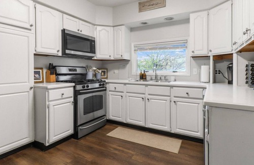 Libertyville House | Home in DT Libertyville great for Navy Graduations