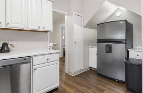Libertyville House | Home in DT Libertyville great for Navy Graduations