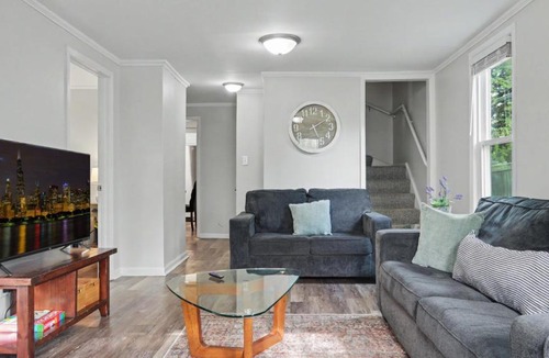 Libertyville House | Home in DT Libertyville near Corp HQs And Naval Base