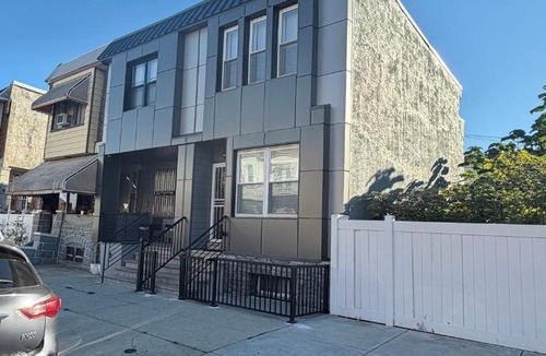 Whitman House | Home in Philadelphia Stadium nearby