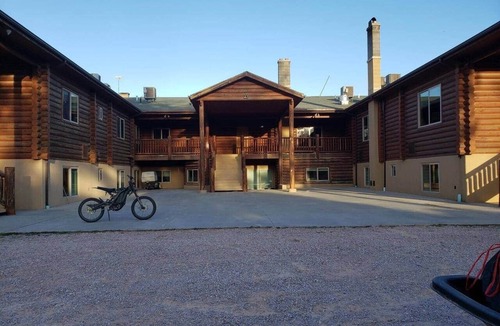Hot Springs House | Home-like Cabin Room - Room 144