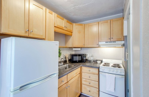 Kalona Cottage | Home Near Kinnick, UI Health & Amish Country