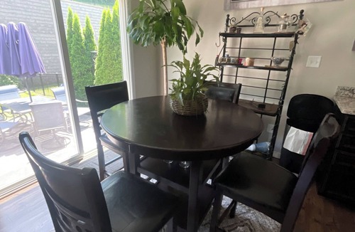 Glencoe House | Home Retreat -Cozy Neighborhood, 2 bedroom, 3 full baths, 4 guests