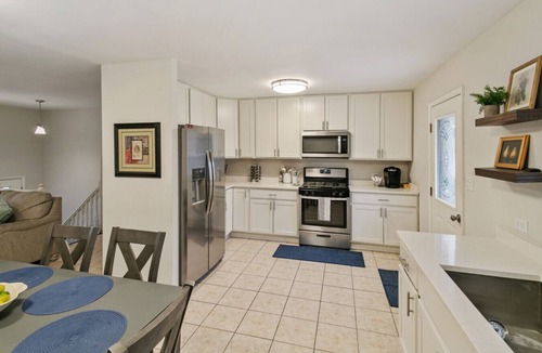 Libertyville House | Home W/Large Deck, Libertyville - Near Naval Base