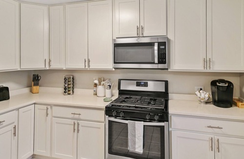 Libertyville House | Home W/Large Deck, Libertyville - Near Naval Base