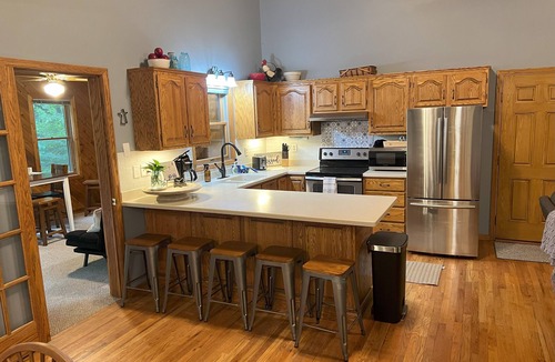 Amery House | Home with Lake Access (Pontoon available to rent!)