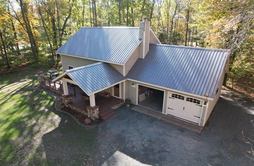 Amery House | Home with Lake Access (Pontoon available to rent!)