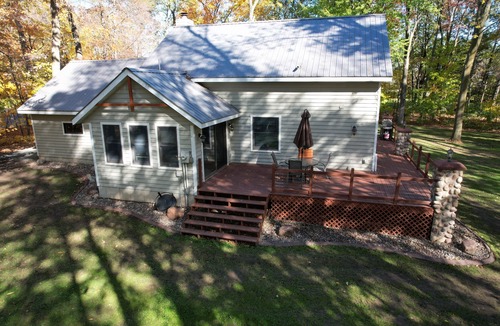 Amery House | Home with Lake Access (Pontoon available to rent!)