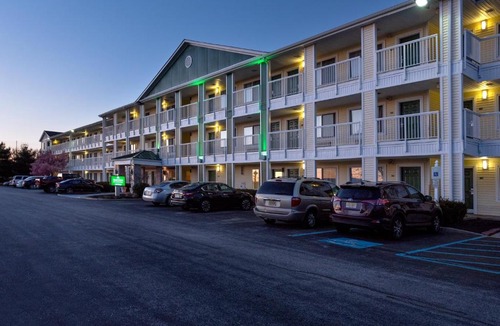 Maple Shade Hotel | HomeTowne Studios by Red Roof Philadelphia - Mt Laurel-Maple Shade, NJ