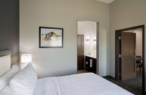 Topeka Hotel | Homewood Suites by Hilton Topeka