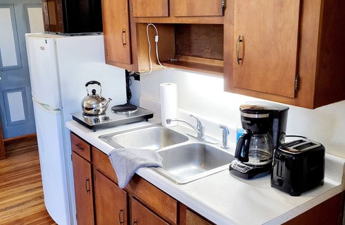 Ballenger Creek Apartment | Homey Caretakers Room in historic Manor House!