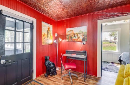 Highland House | Homey Cottage with Sunroom & Smart TV!