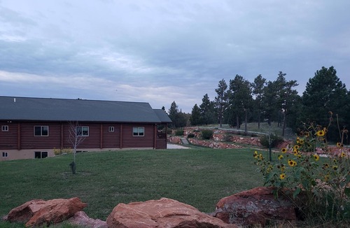 Hot Springs Cabin | Homey Room For Three - Room 111