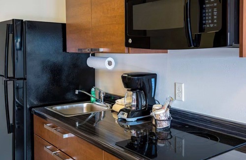 Altoona Hotel | Homey Room w/Full Kitchen – Perfect for Extended Stays in Altoona