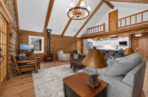 Rogers House | Horizon Hideaway-ON Beaver Lake-Hot Tub-Sunroom