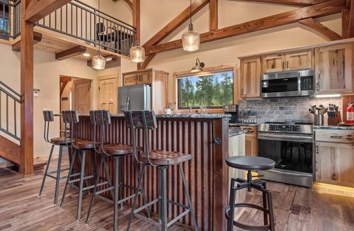 Custer Cabin | Hot Shot Hideaway near Custer Attractions