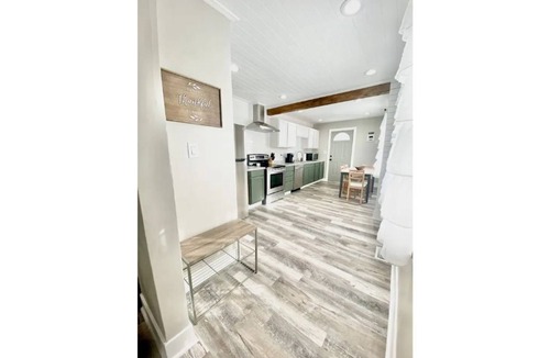 Jacksonville House | Hot tub! 2Mins 2Base Clean & Cozy Sleeps 6. Near beaches