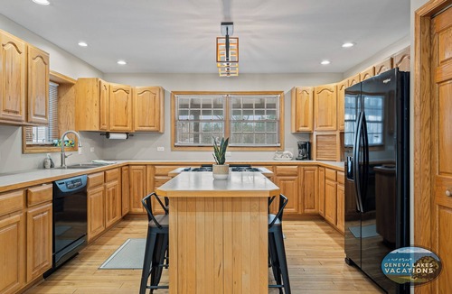 Bassett House | Hot Tub | 5 Minutes to Wilmot Ski Resort | Game Room