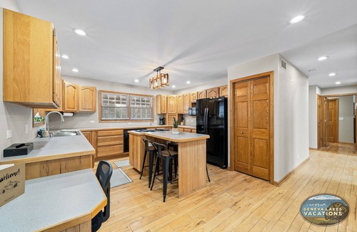 Bassett House | Hot Tub | 5 Minutes to Wilmot Ski Resort | Game Room