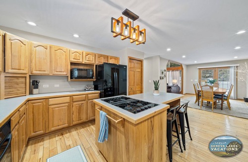 Bassett House | Hot Tub | 5 Minutes to Wilmot Ski Resort | Game Room
