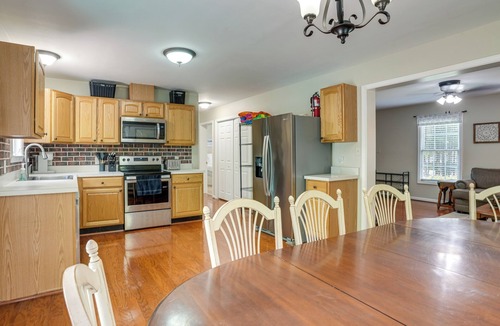 Morgan II House | Hot Tub, Boat Slip & Arcade Games! Lake Anna Home