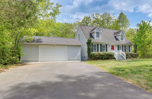 Morgan II House | Hot Tub, Boat Slip & Arcade Games! Lake Anna Home