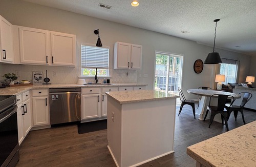 Simpsonville House | HOT TUB, Community Pool, AC, 5-Bedroom Oasis in Simpsonville