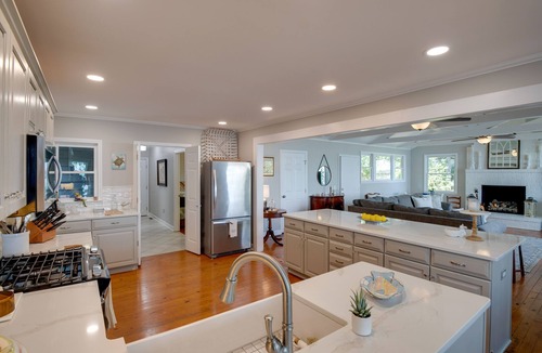 Groveoak House | Hot Tub & Dock: Guntersville Lake Getaway!