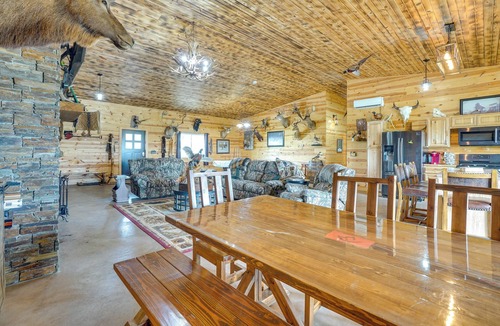 Fedora Cabin | Hot Tub & Fire Pit: Family Retreat in South Dakota