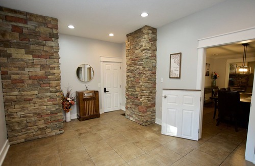 Greater South Side House | Hot Tub,Fireplace,Near Airport/Downtown,Sleeps 9