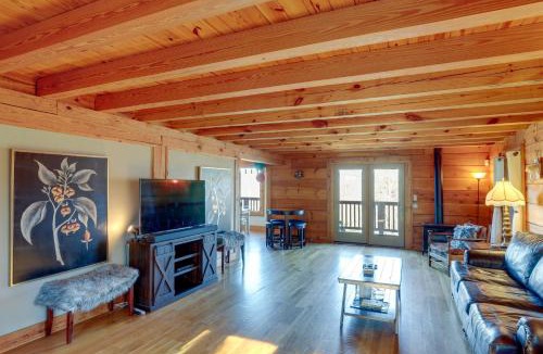 Deep Gap House | Hot Tub & Game Room: Powderhorn Mountain Cabin
