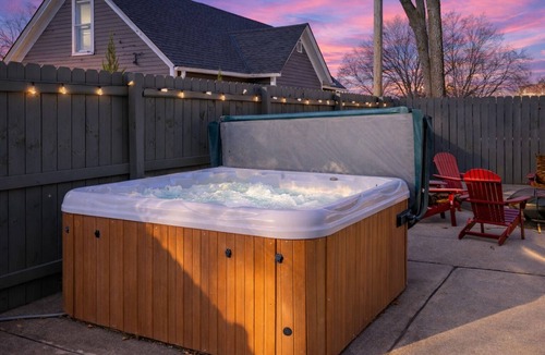 Benson House | Hot Tub & Karaoke & Game Room & Sleeps 14